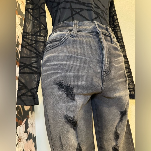 No Boundaries Cut-Off Shorts Women’s 7 Black Denim Distressed High-Rise - Picture 4 of 8